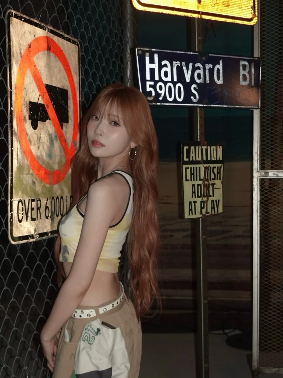 NiziU Mayuka picture 1 of 5