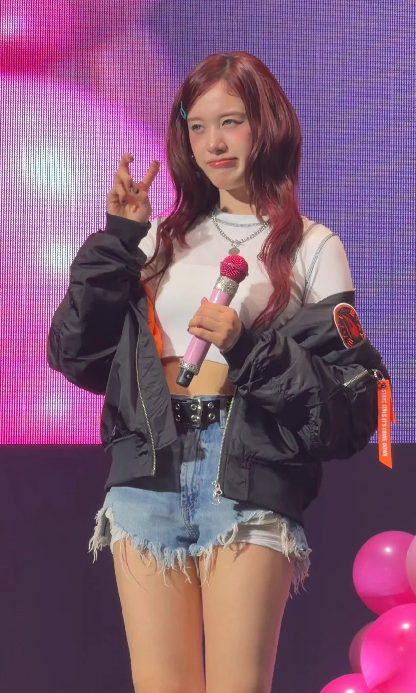 STAYC J picture 1 of 6