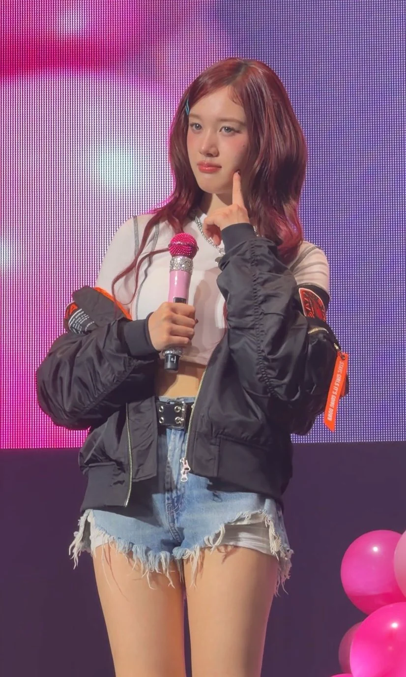 STAYC J picture 2 of 6