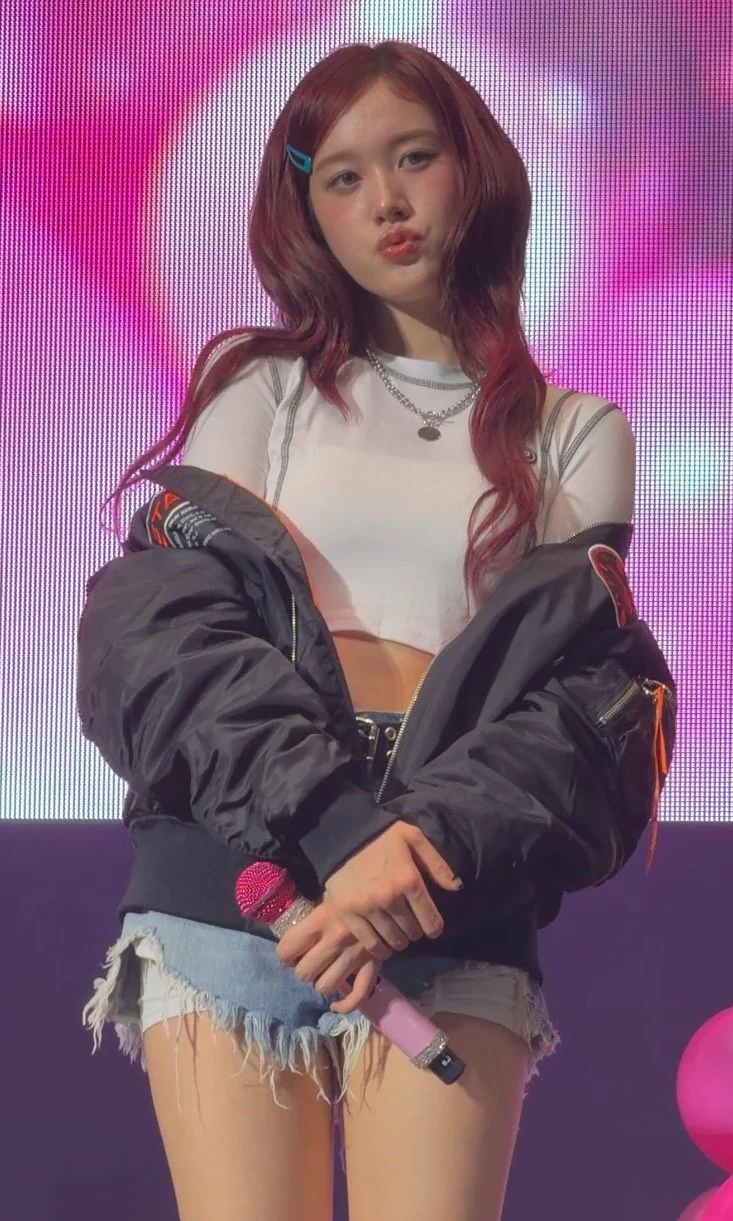 STAYC J picture 3 of 6