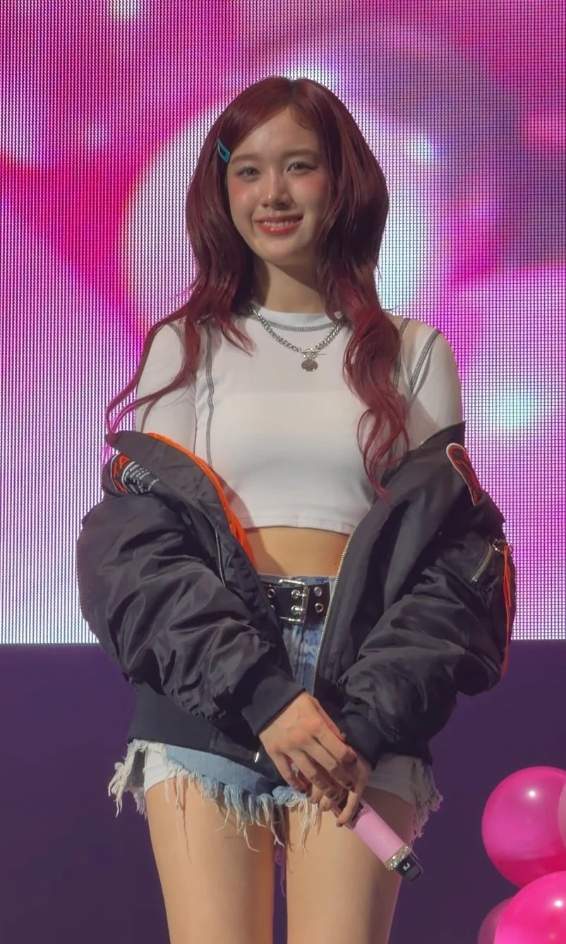 STAYC J picture 6 of 6