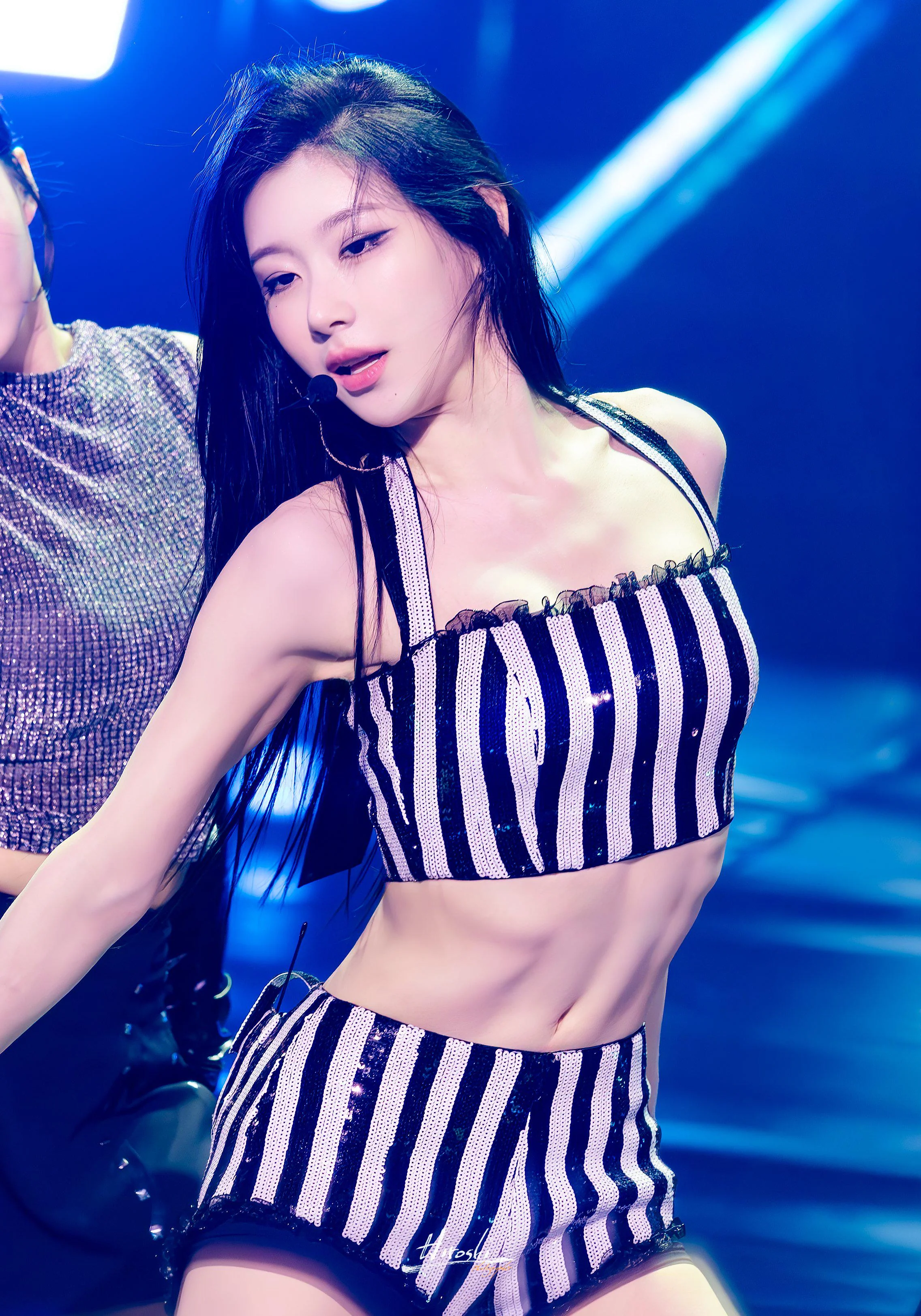 ITZY Chaeryeong picture 1 of 1