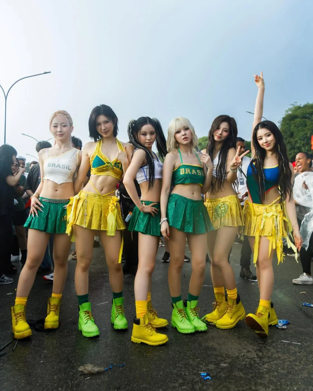 NMIXX picture 1 of 1