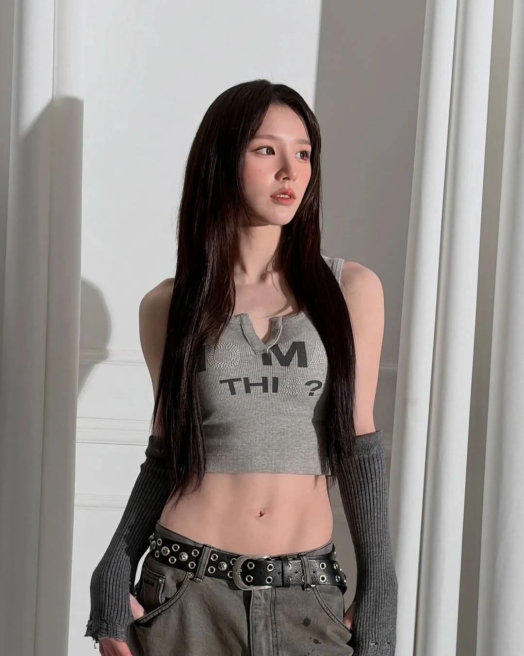 ARTMS Heejin picture 2 of 2