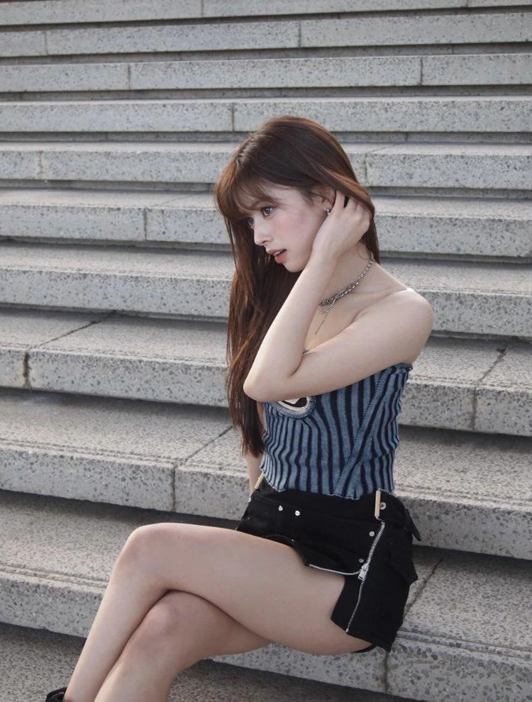 NiziU Rima picture 1 of 1