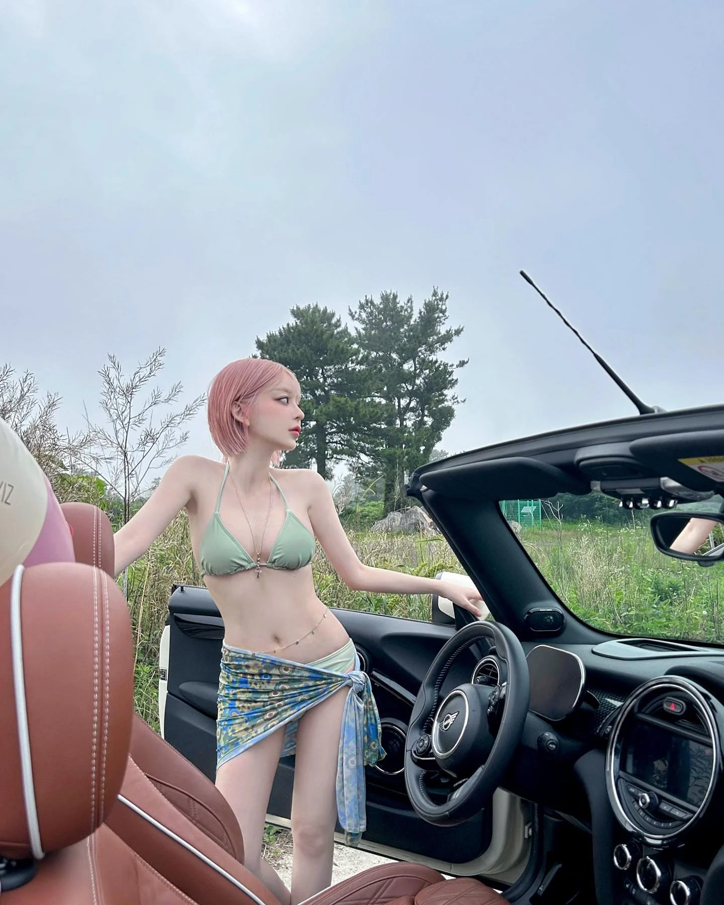 Cute blonde picture 2 of 18