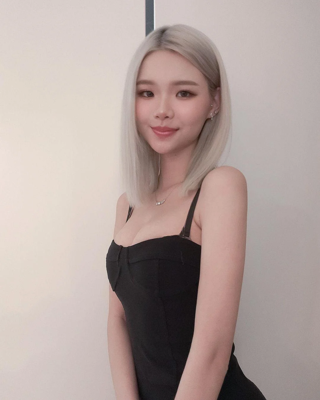 Asian blonde picture 1 of 1