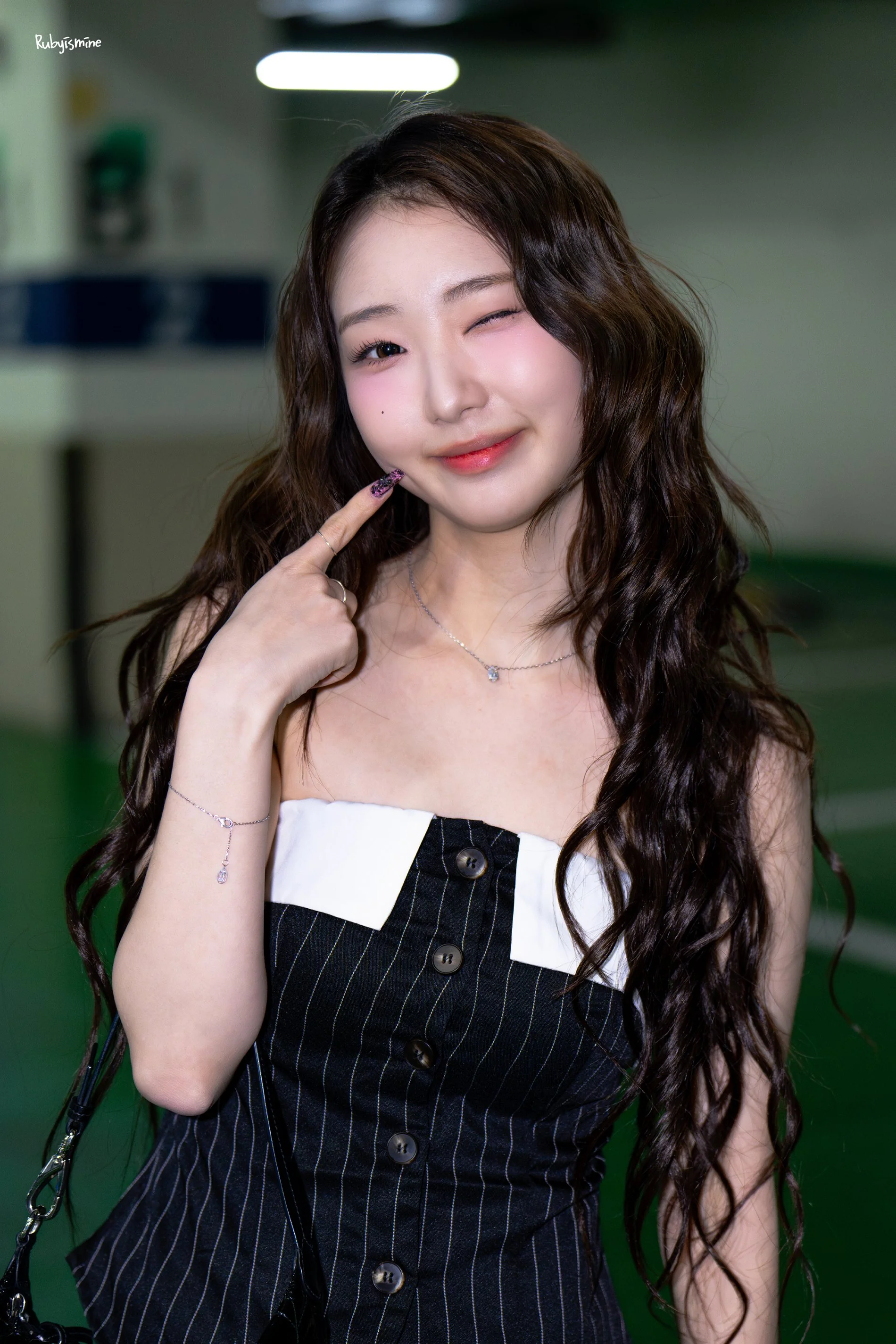 Yeojin picture 1 of 2