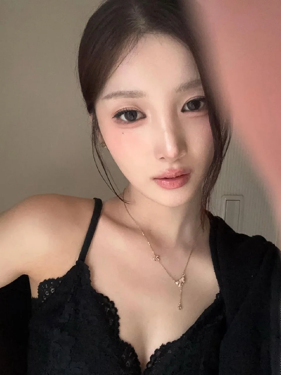 Purple Kiss Yuki picture 2 of 4