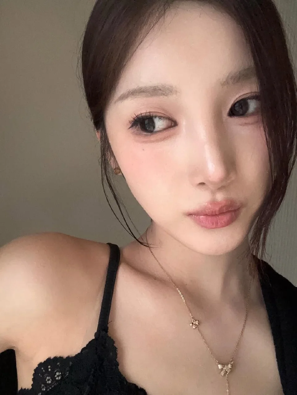 Purple Kiss Yuki picture 3 of 4