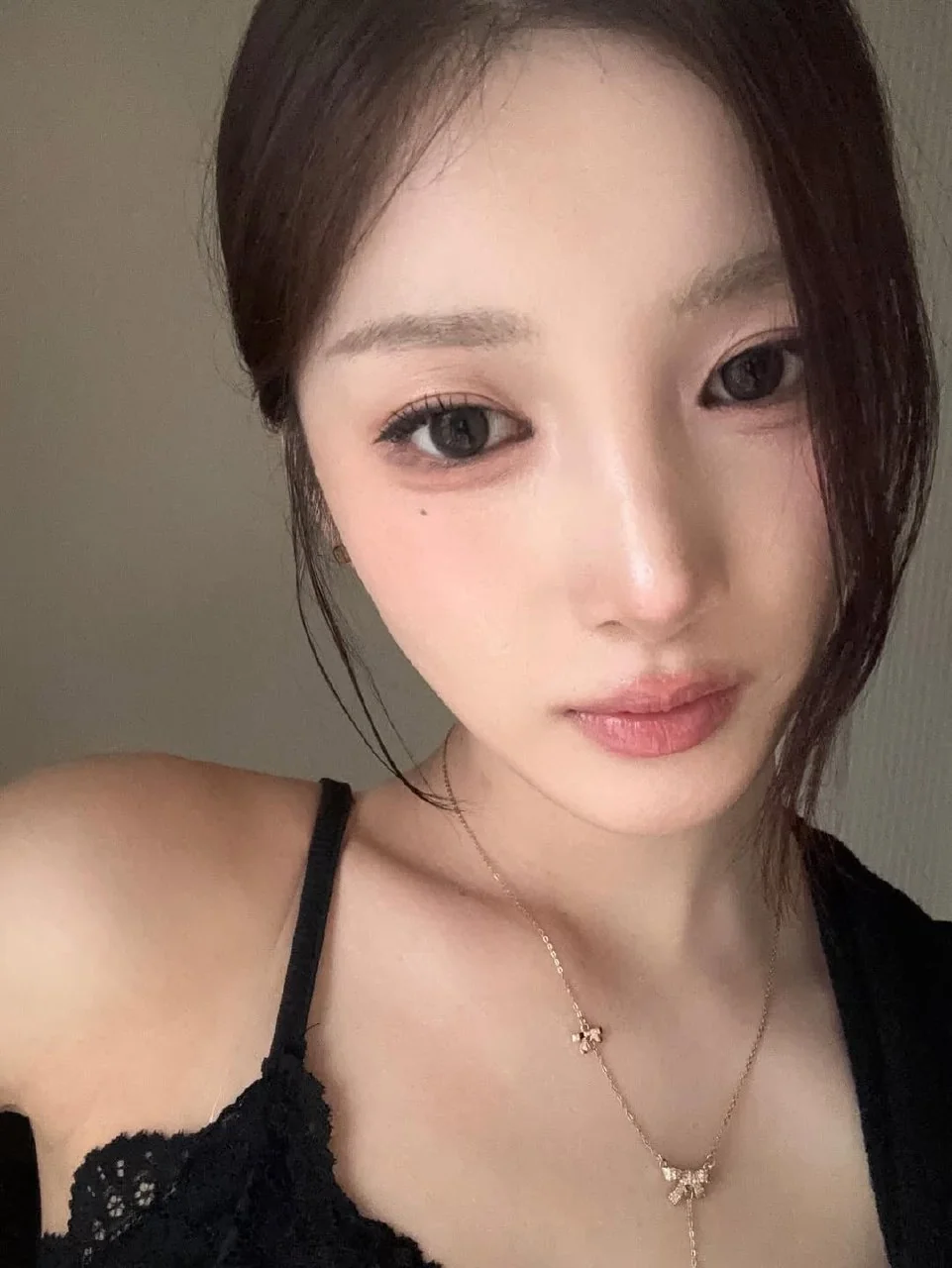 Purple Kiss Yuki picture 4 of 4