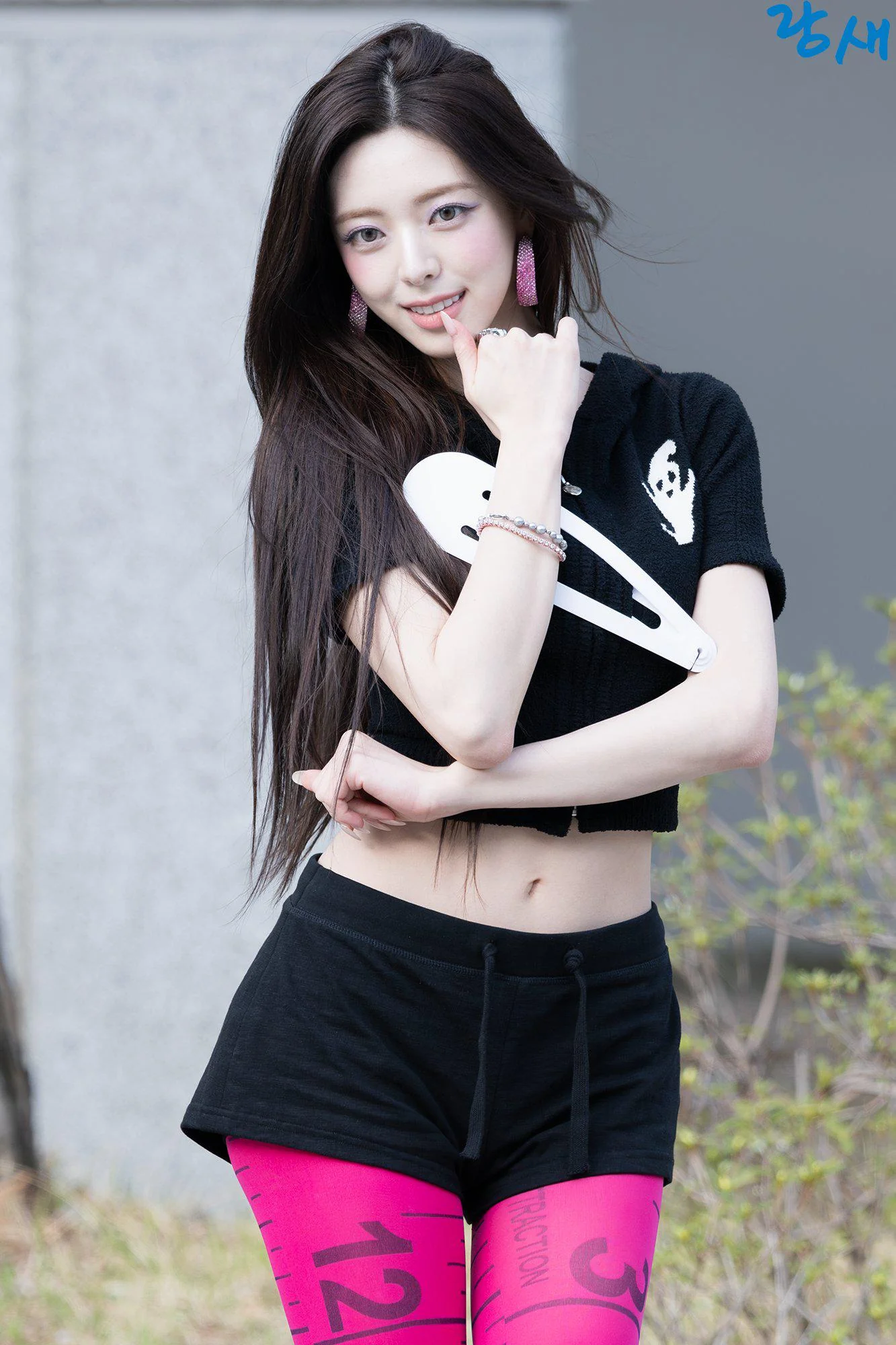 ITZY Yuna picture 1 of 1