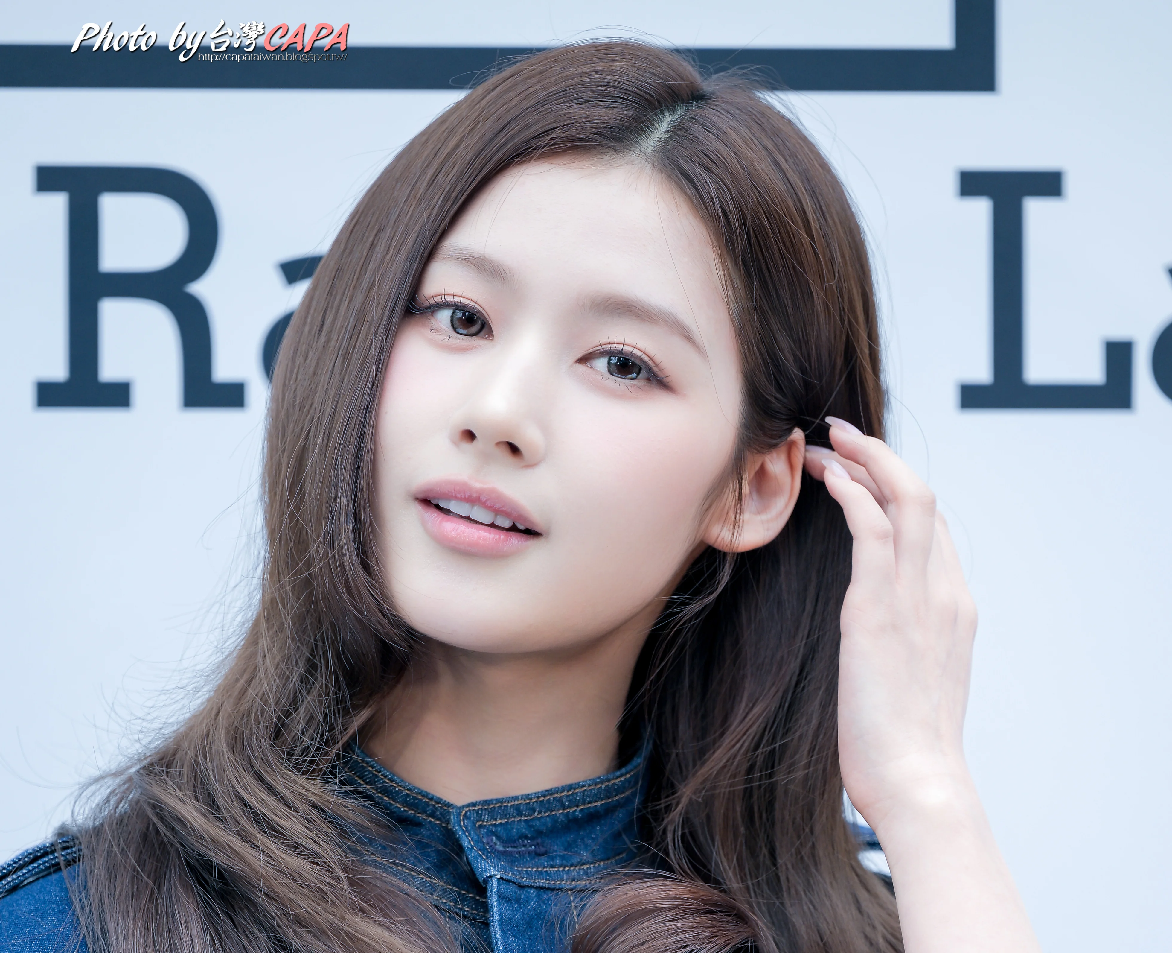 Sana (TWICE) picture 1 of 4