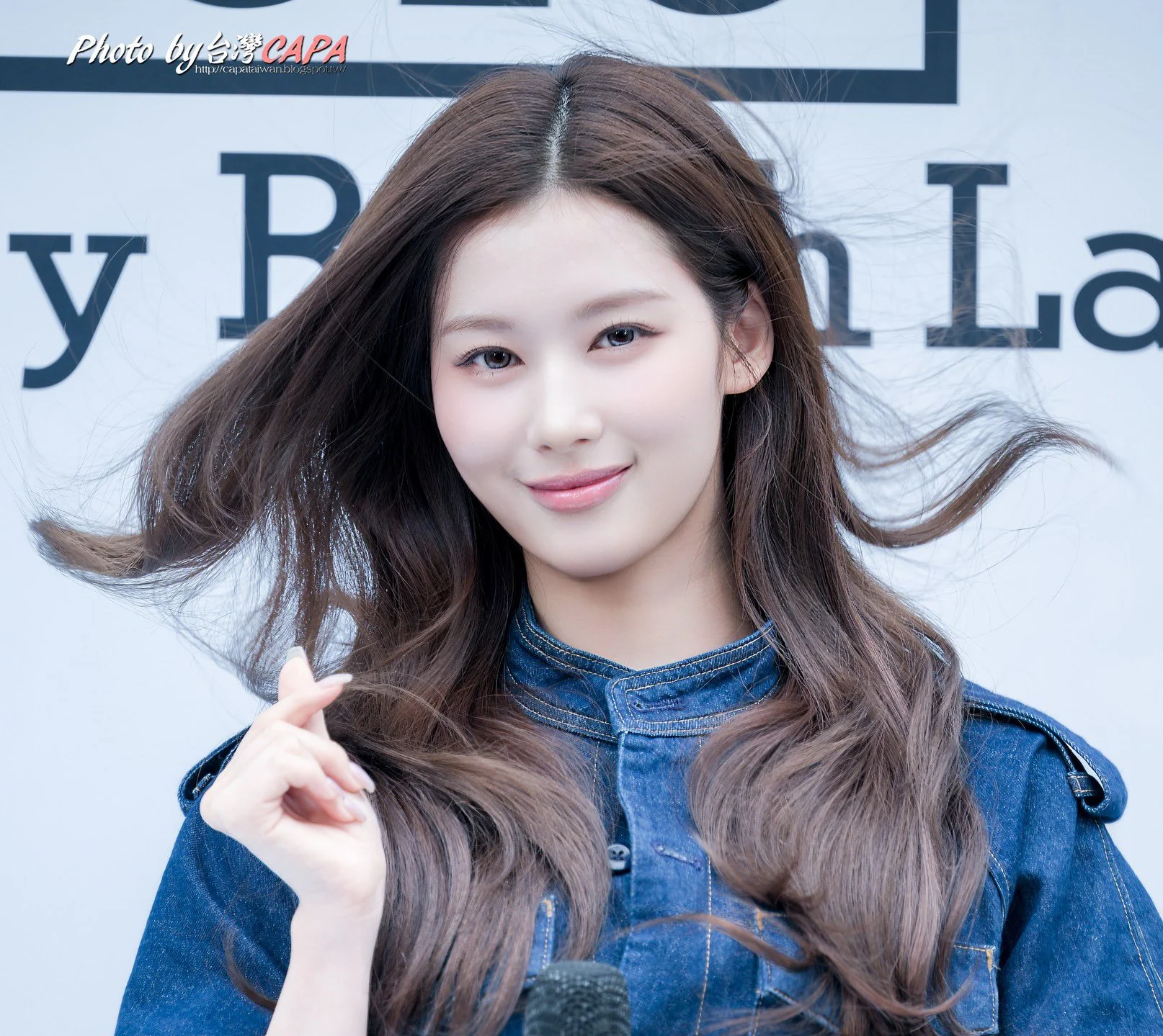 Sana (TWICE) picture 3 of 4