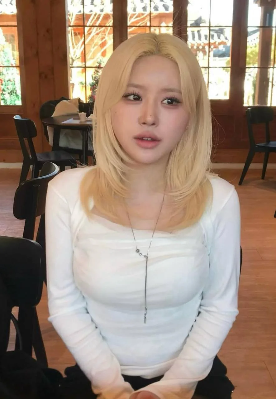 Asian blonde picture 2 of 7