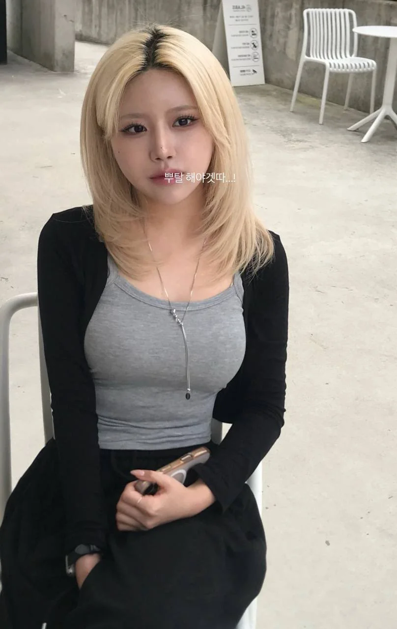 Asian blonde picture 3 of 7
