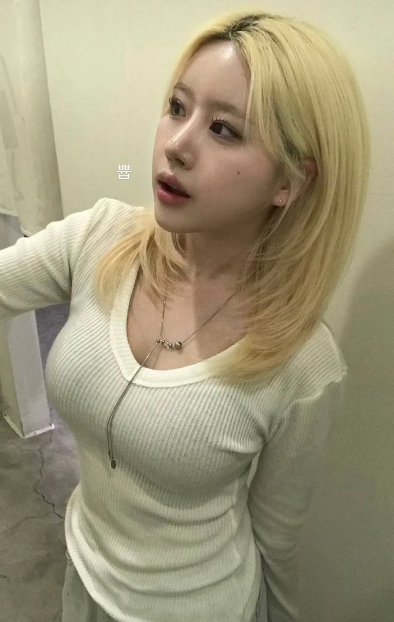 Asian blonde picture 6 of 7