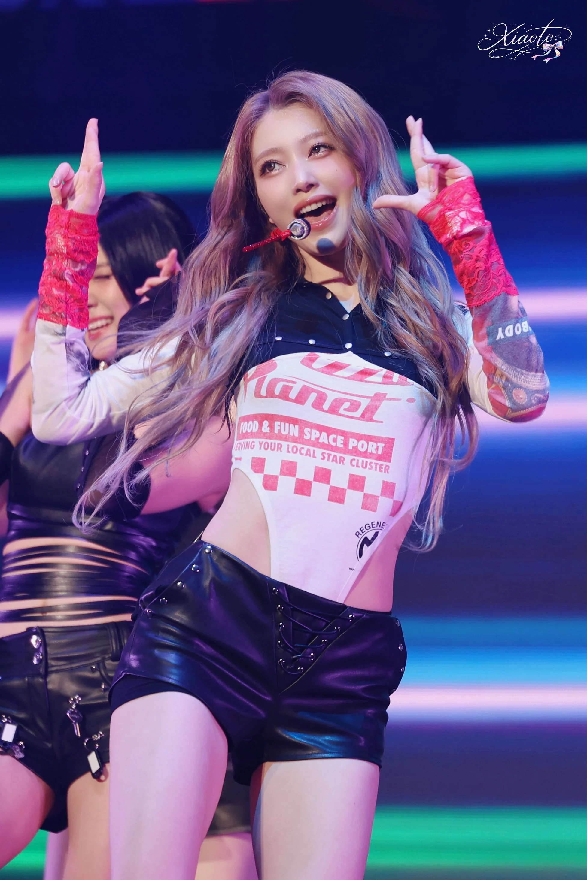 Kep1er Xiaoting picture 2 of 2