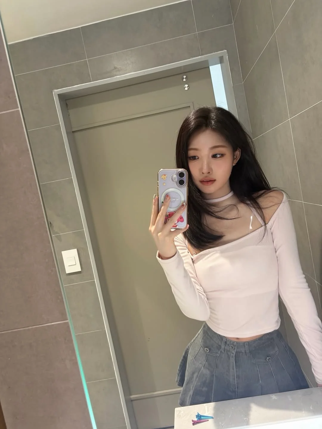 Sihyeon - Everglow picture 1 of 4