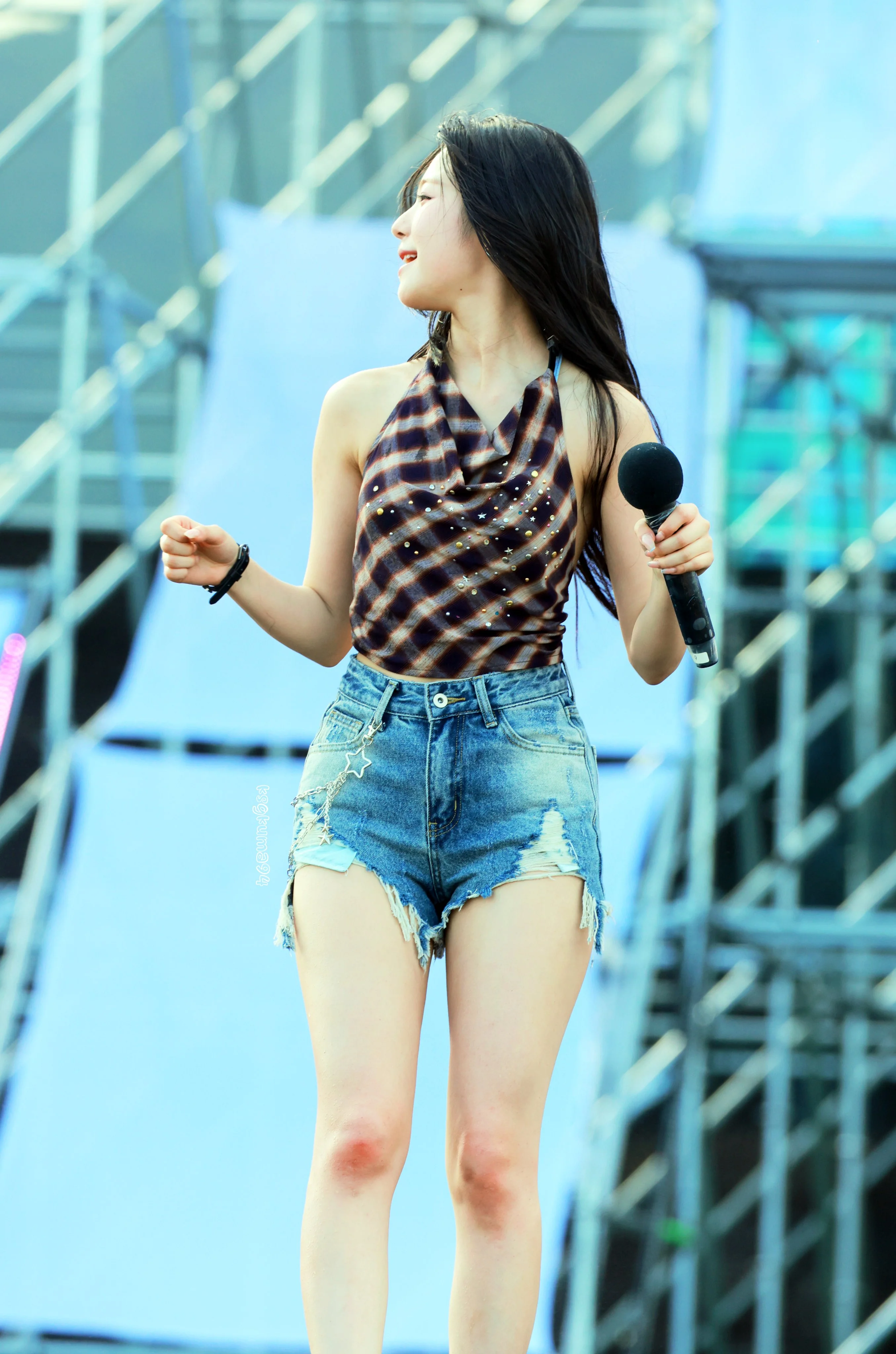 fromis_9 Jiheon picture 4 of 5