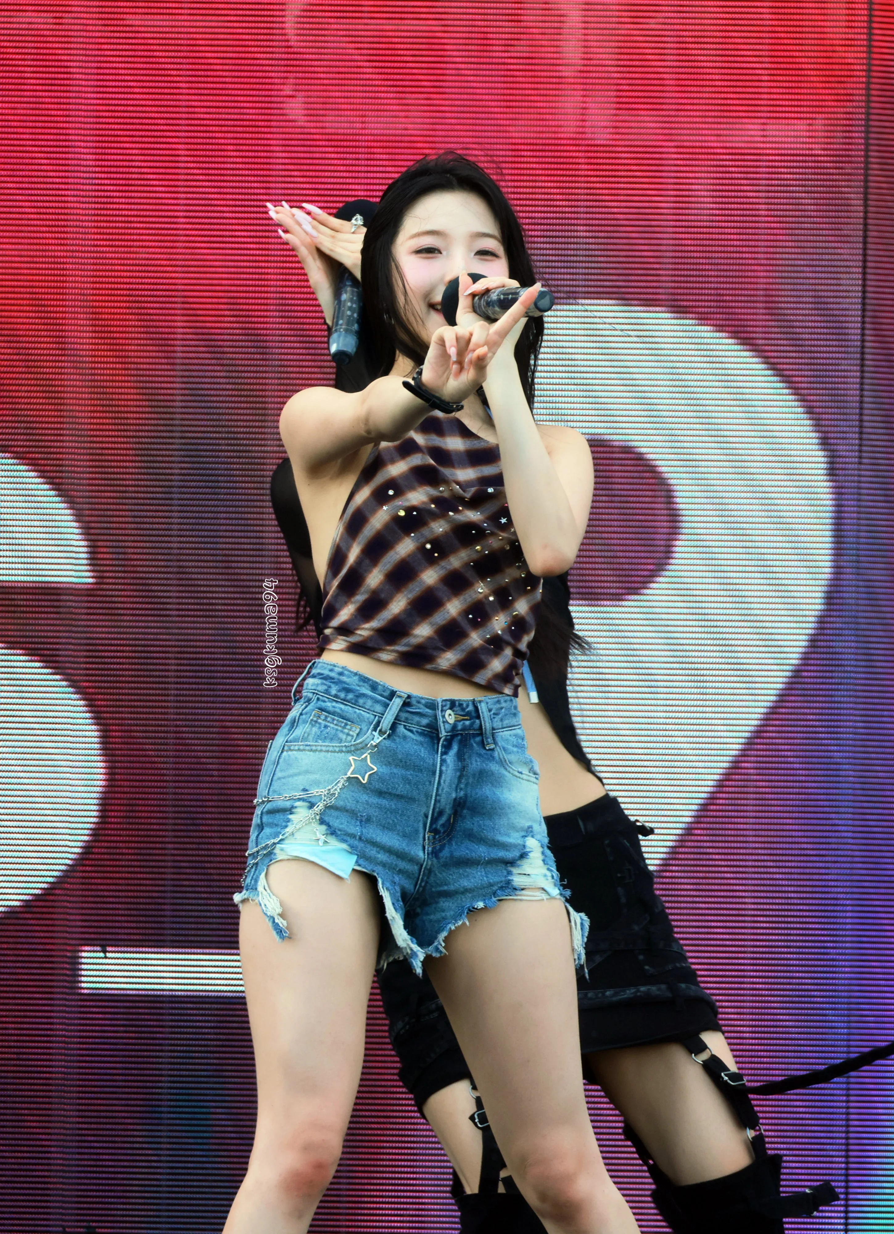 fromis_9 Jiheon picture 5 of 5