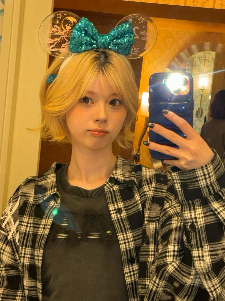 NiziU - Riku picture 1 of 8