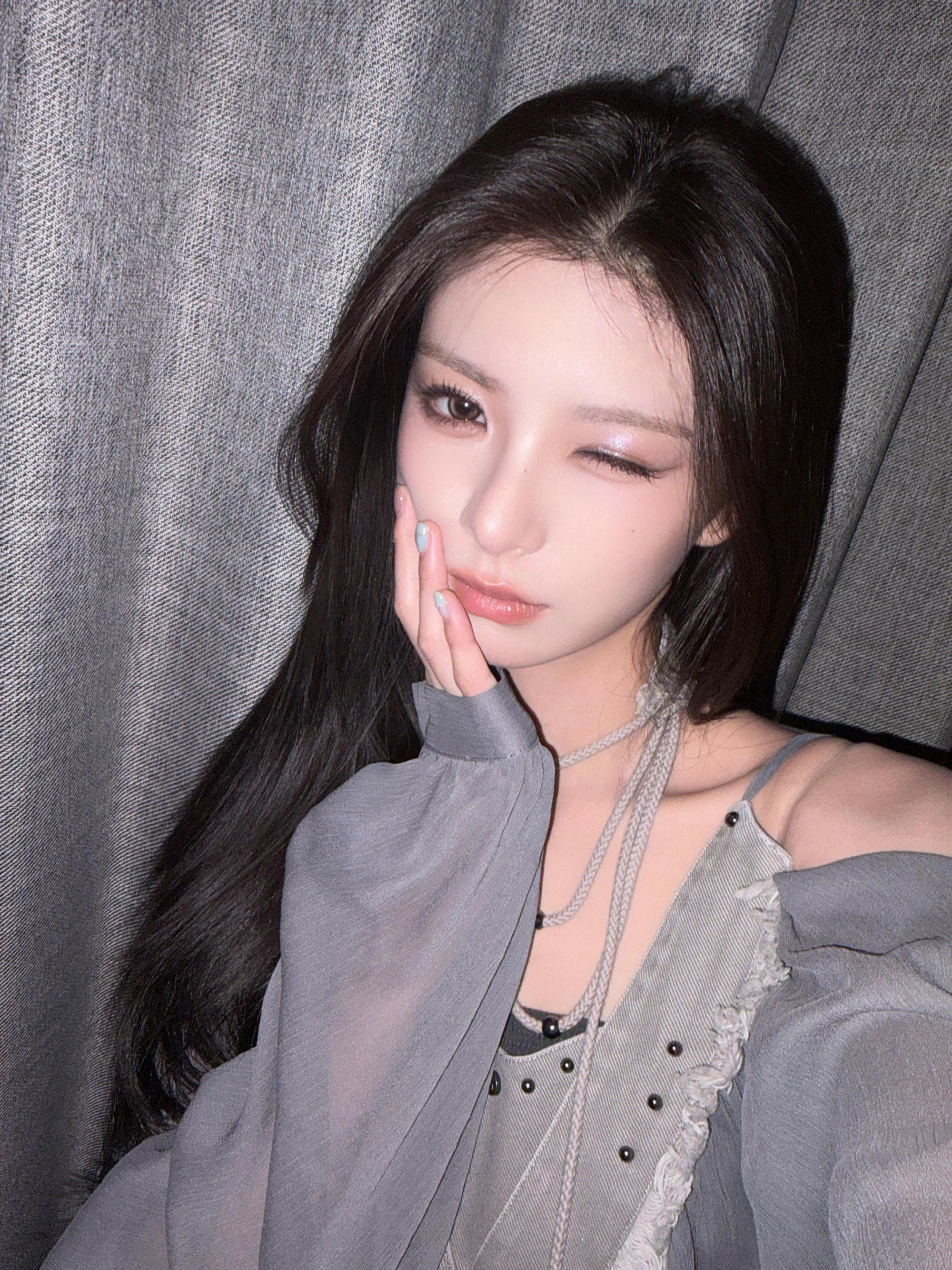 Wang Yiren - (Ex) Everglow picture 2 of 3