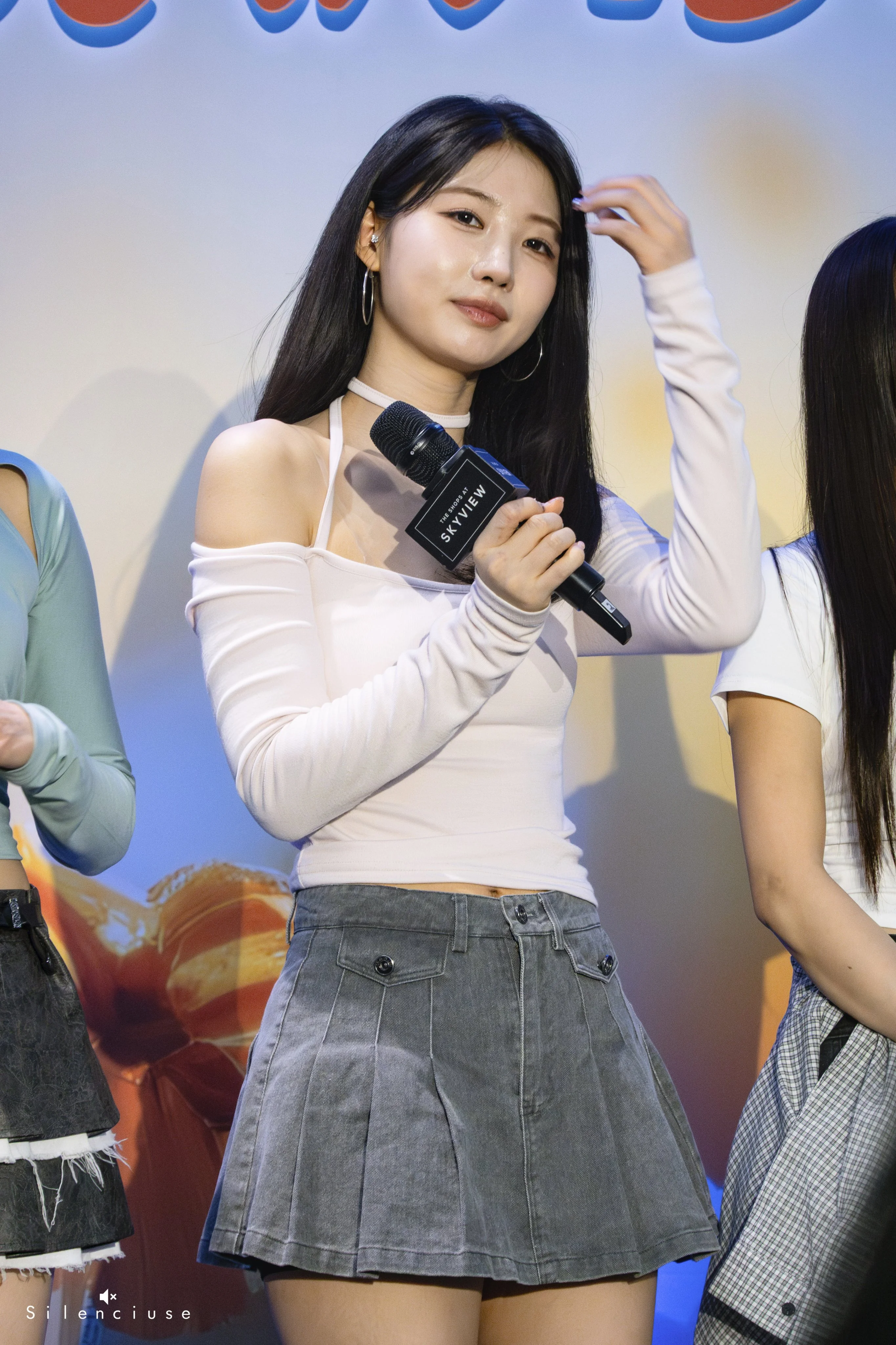 EVERGLOW Sihyeon picture 2 of 2