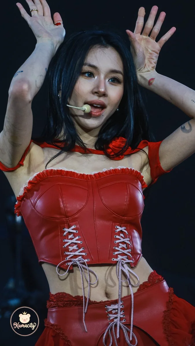 TWICE Chaeyoung picture 2 of 3