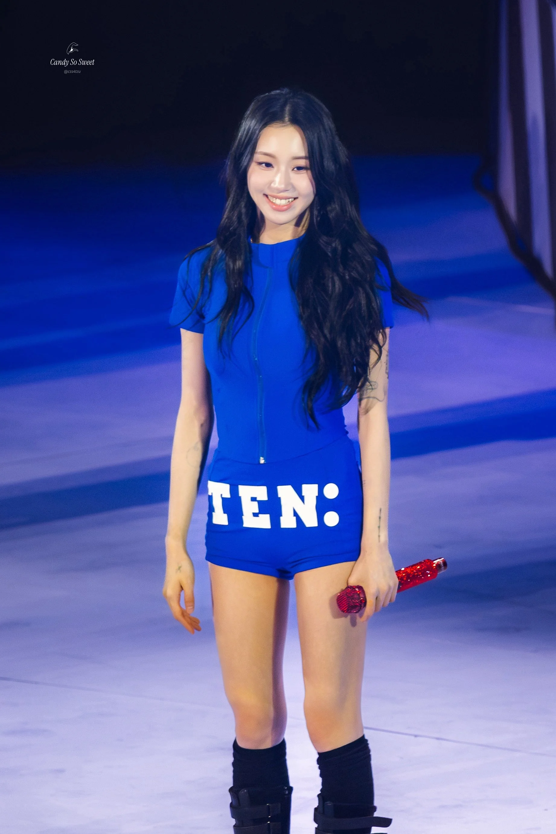 Chaeyoung (TWICE) picture 2 of 6