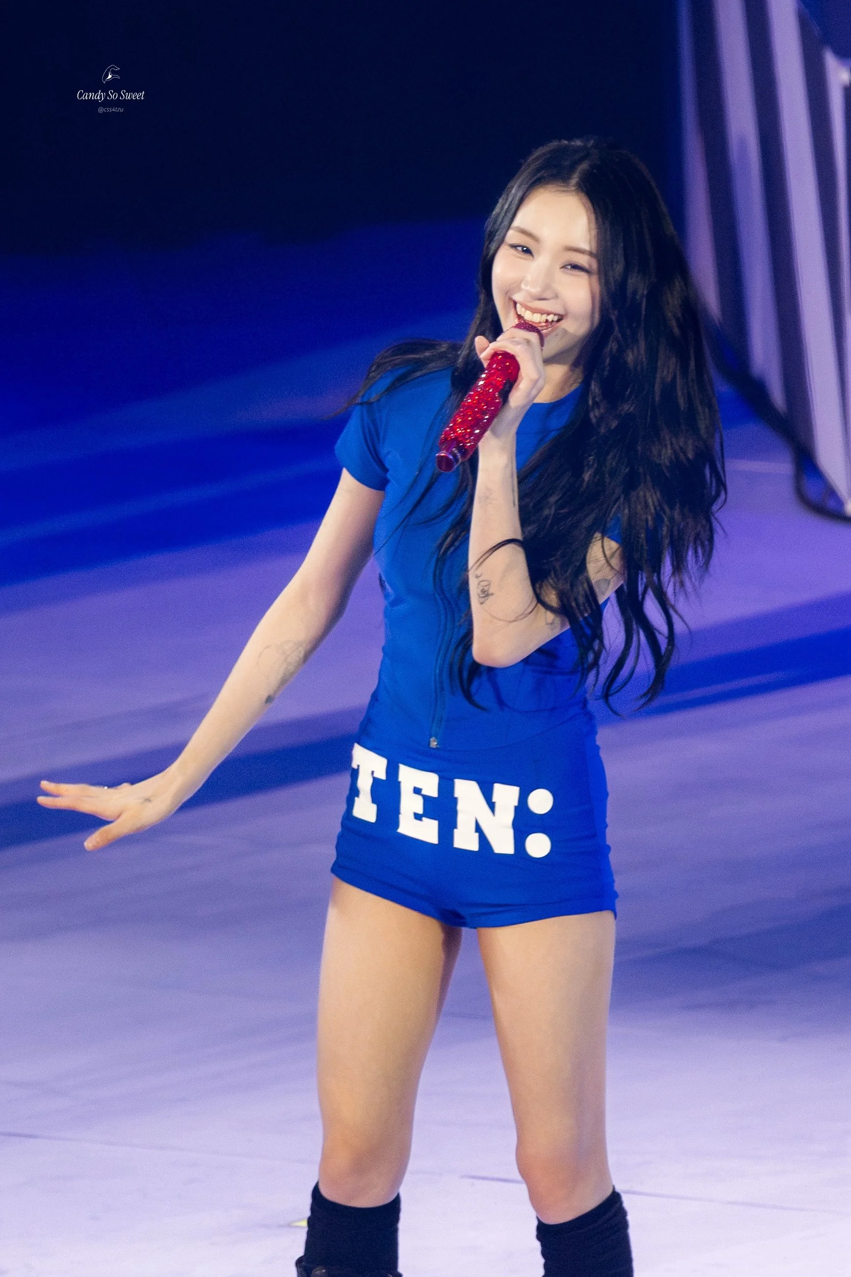 Chaeyoung (TWICE) picture 3 of 6