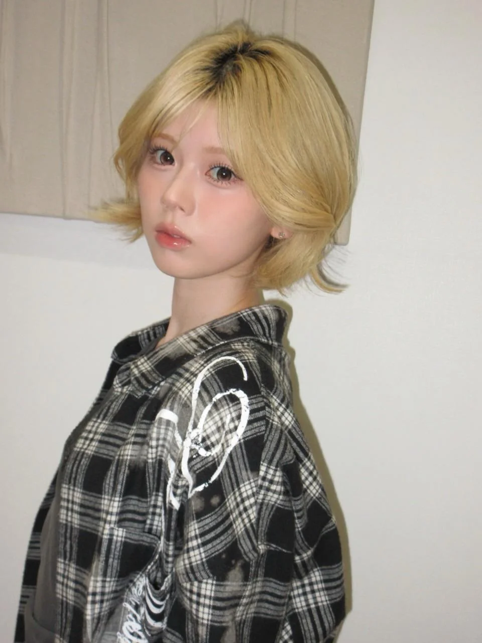 NiziU - Riku picture 1 of 3