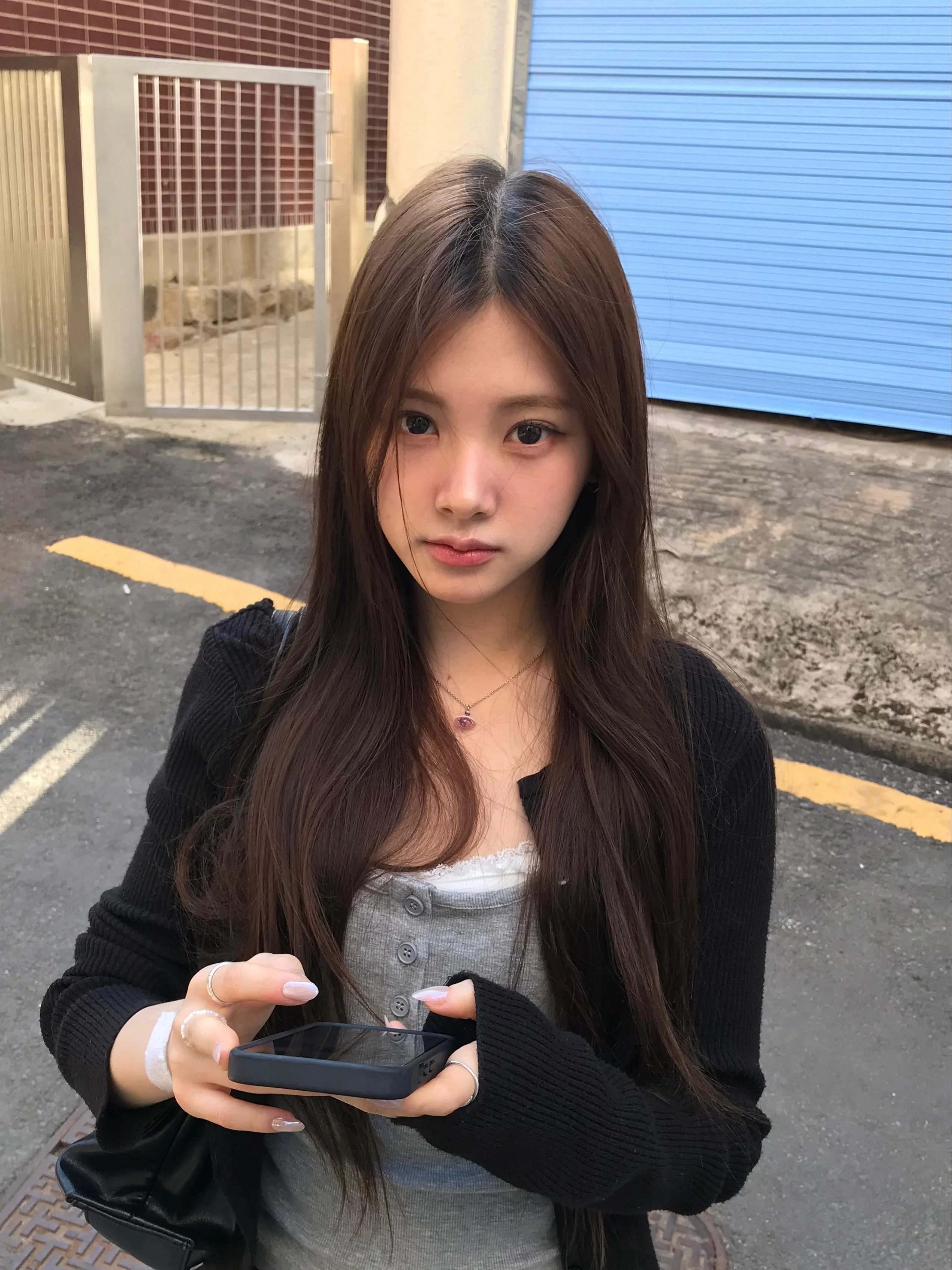 Baby DONT Cry - Yihyun picture 2 of 4