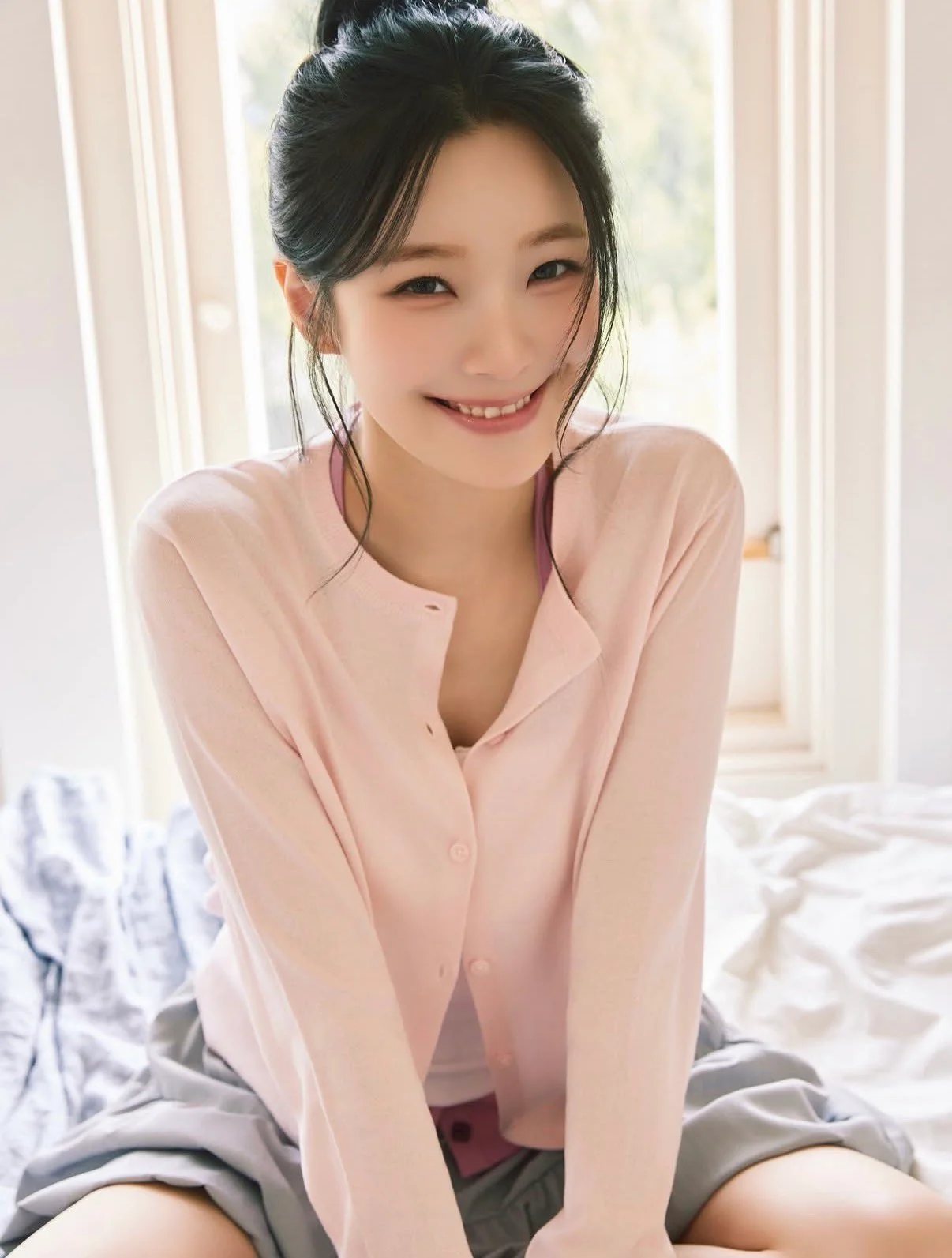 fromis_9 Jiheon picture 1 of 2