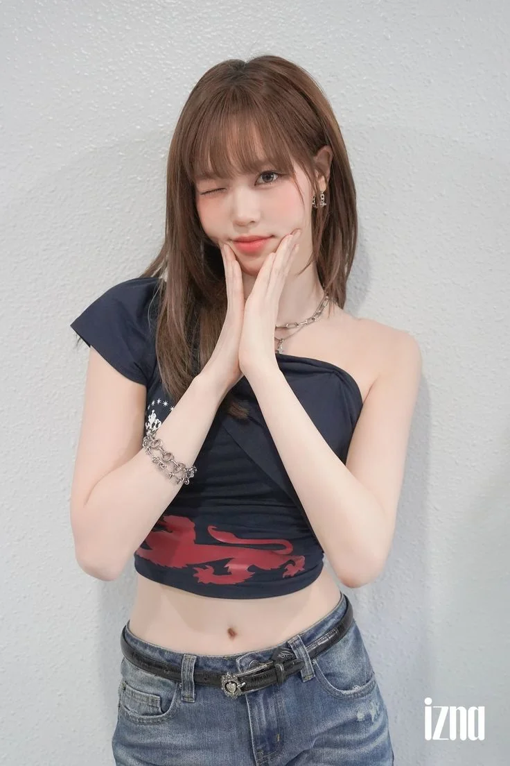 Izna - Jeong Saebi picture 2 of 6