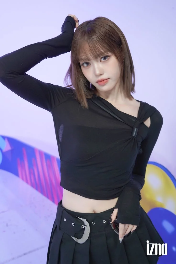 Izna - Jeong Saebi picture 4 of 6