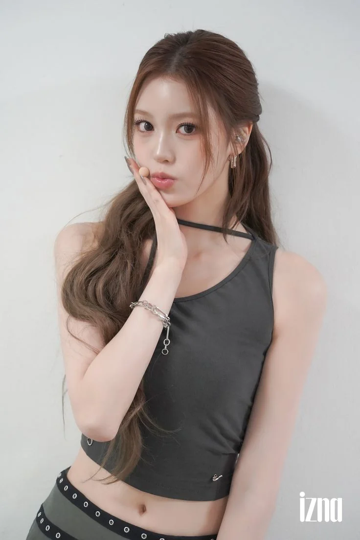 Izna - Jeong Saebi picture 6 of 6