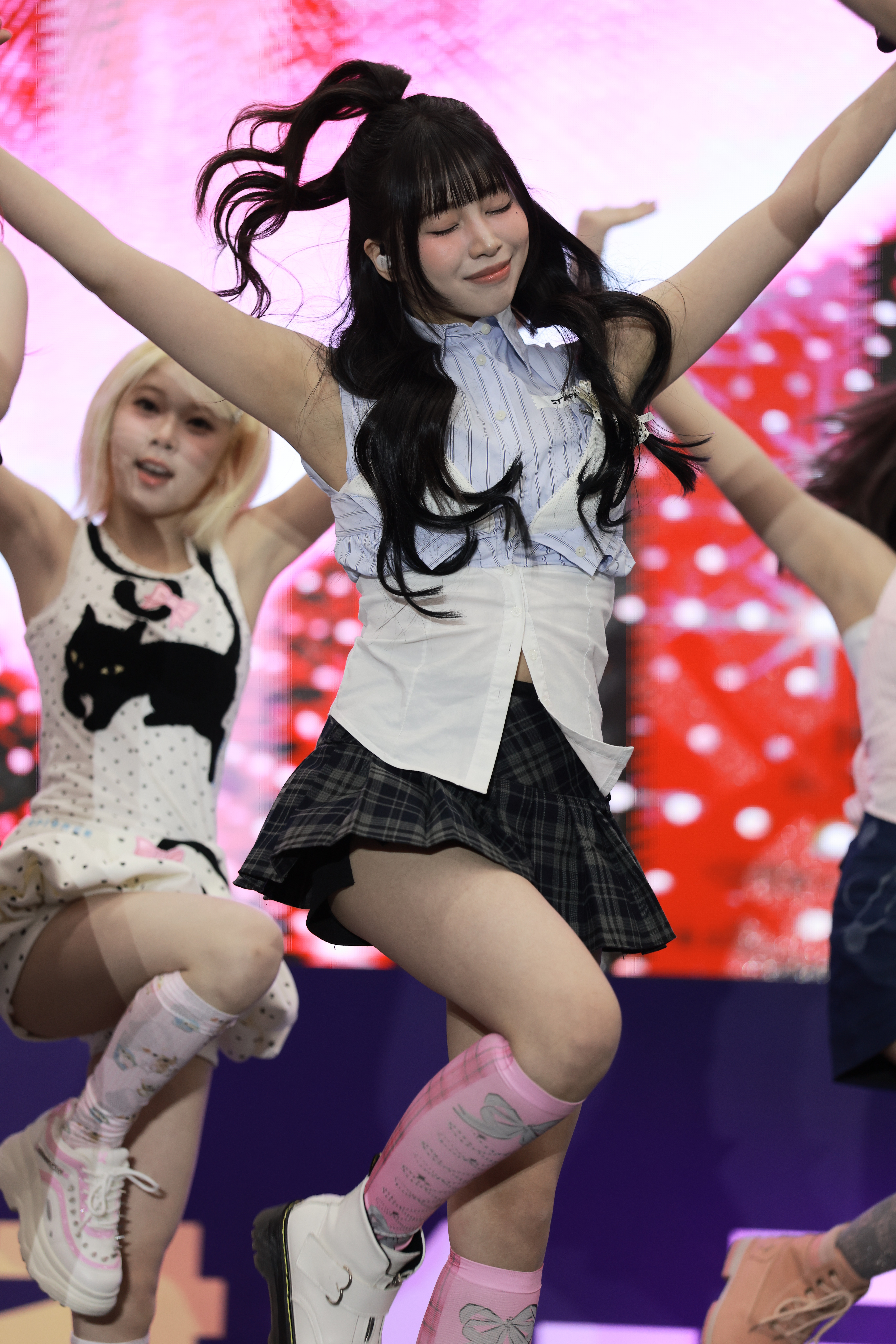 UNIS Nana picture 7 of 8