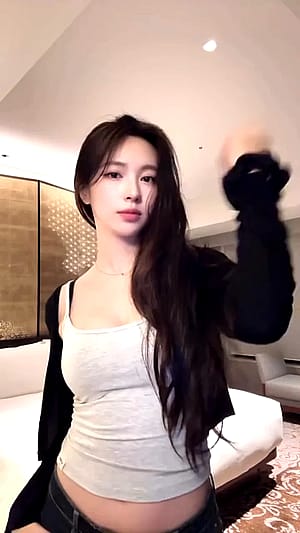 Cherry Bullet Jiwon'