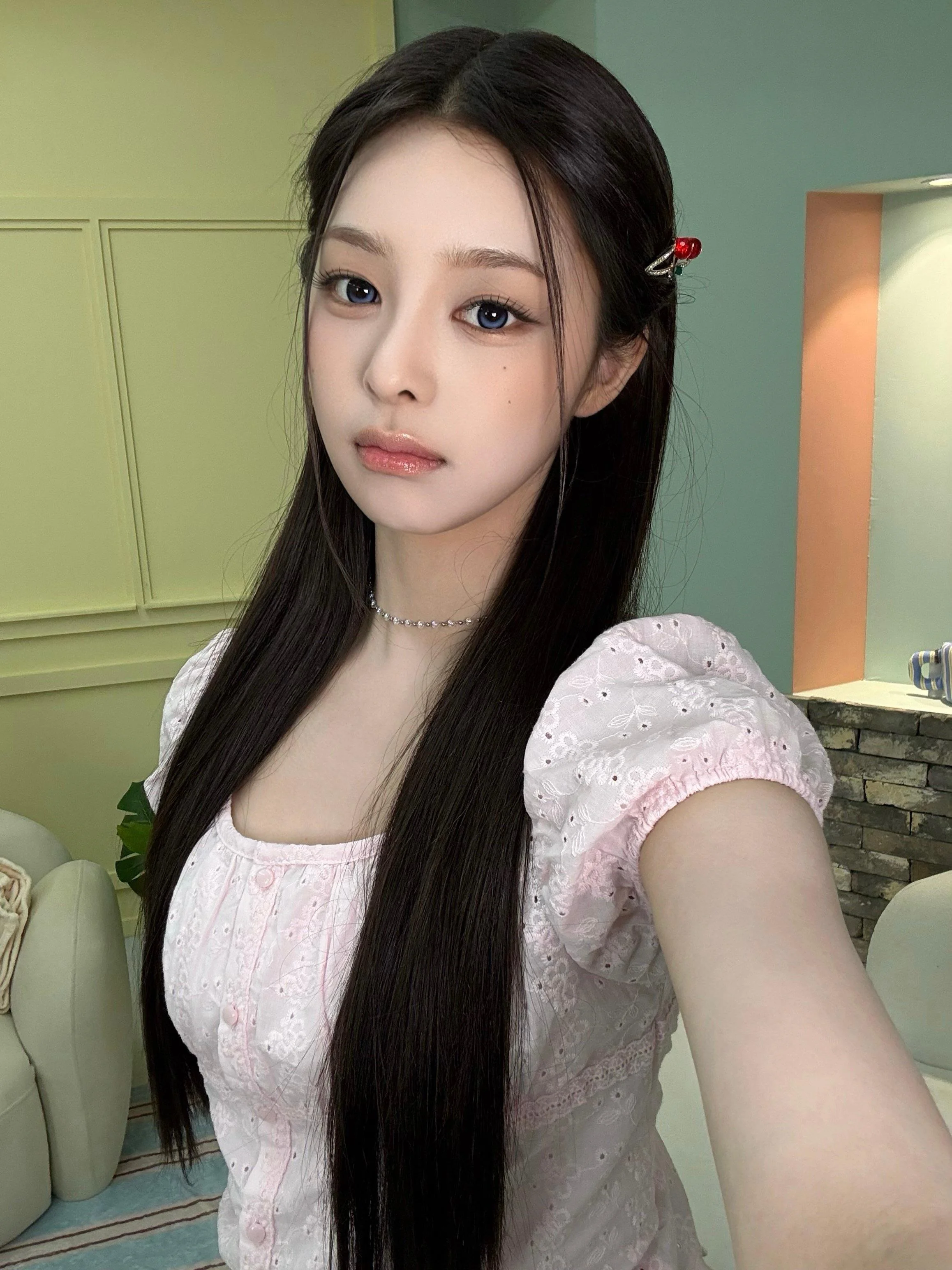 AtHeart - Nahyun picture 2 of 3