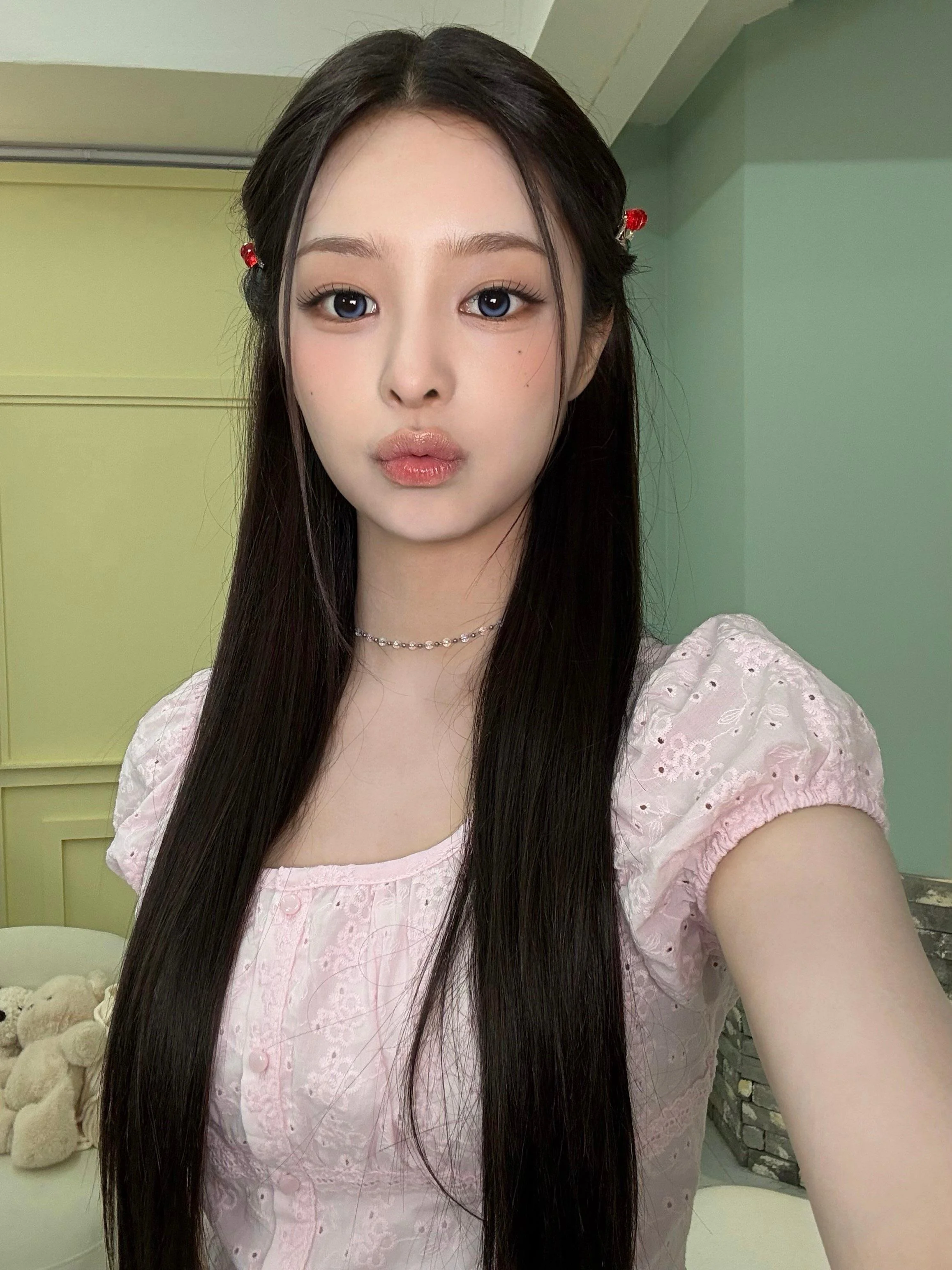 AtHeart - Nahyun picture 3 of 3