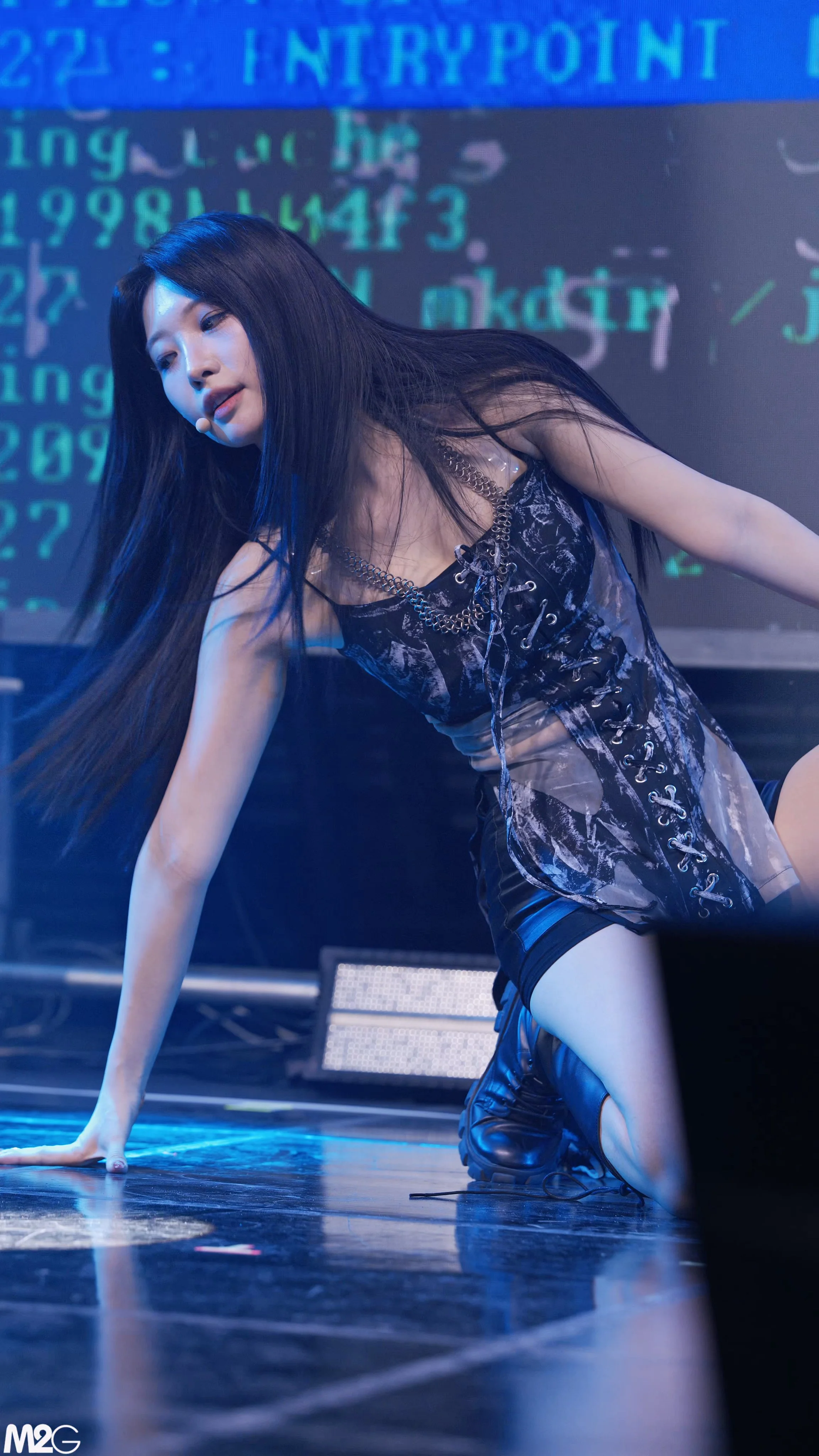 EVERGLOW Sihyeon picture 2 of 7