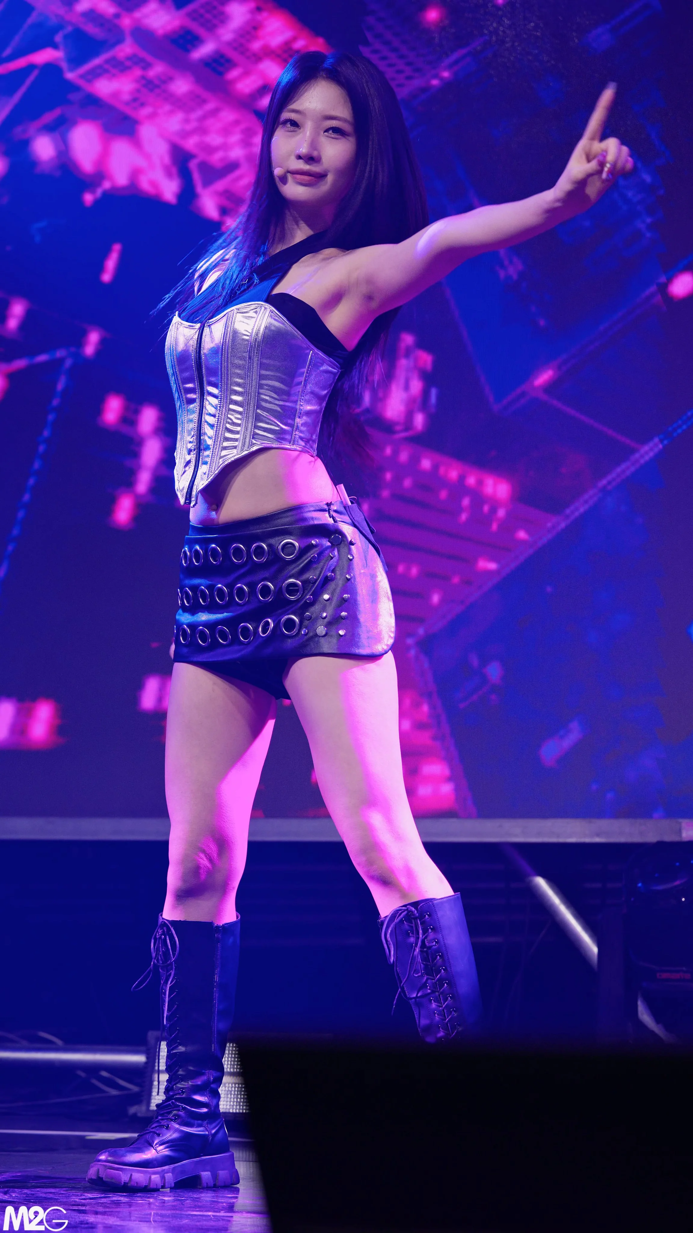 EVERGLOW Sihyeon picture 4 of 7