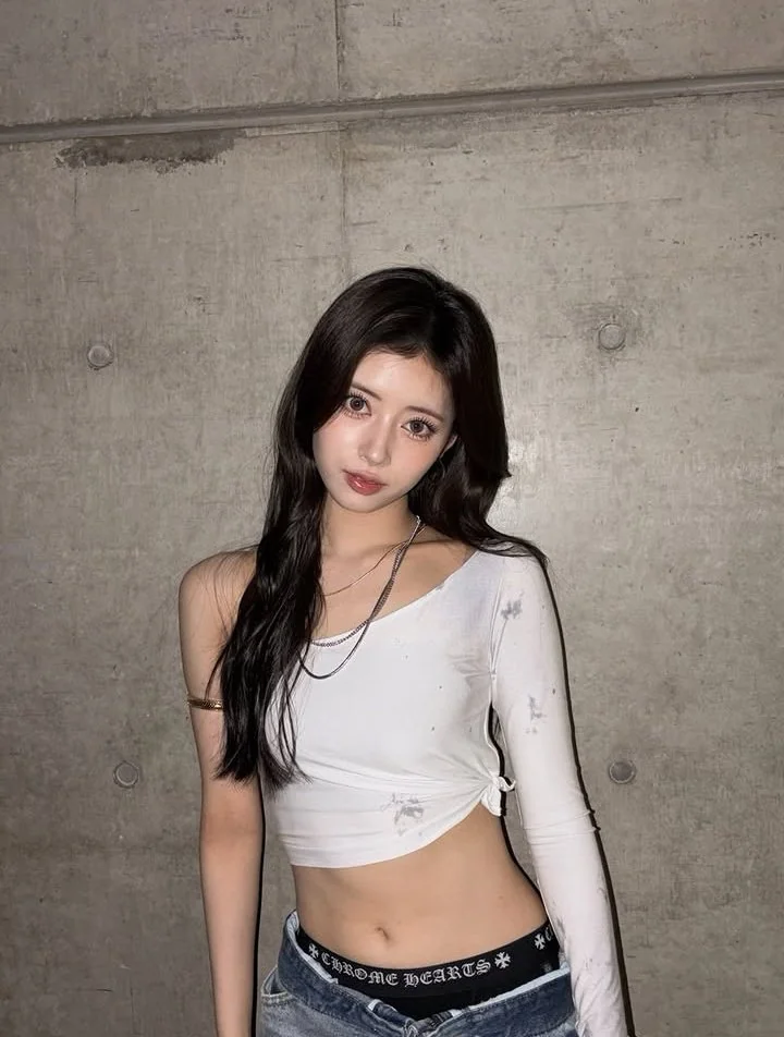 NiziU Rima picture 1 of 7