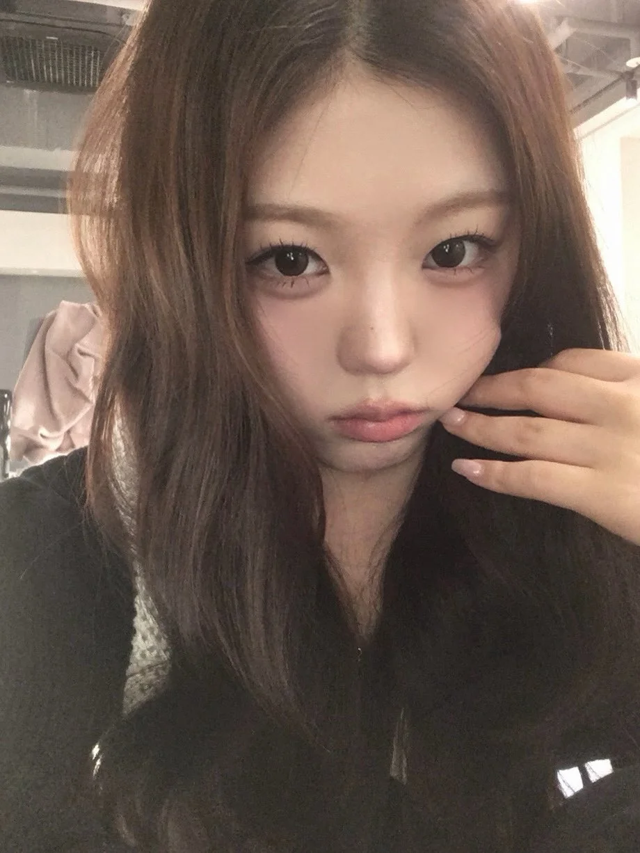 CLASSY Riwon picture 2 of 2