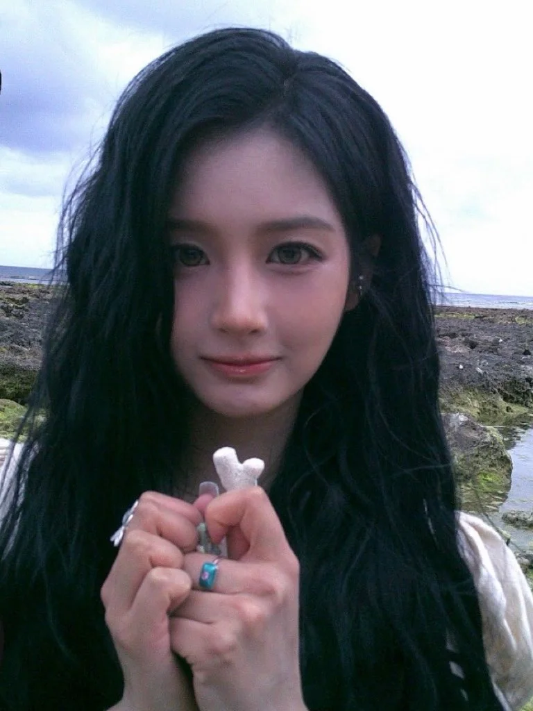 NMIXX Sullyoon picture 2 of 4