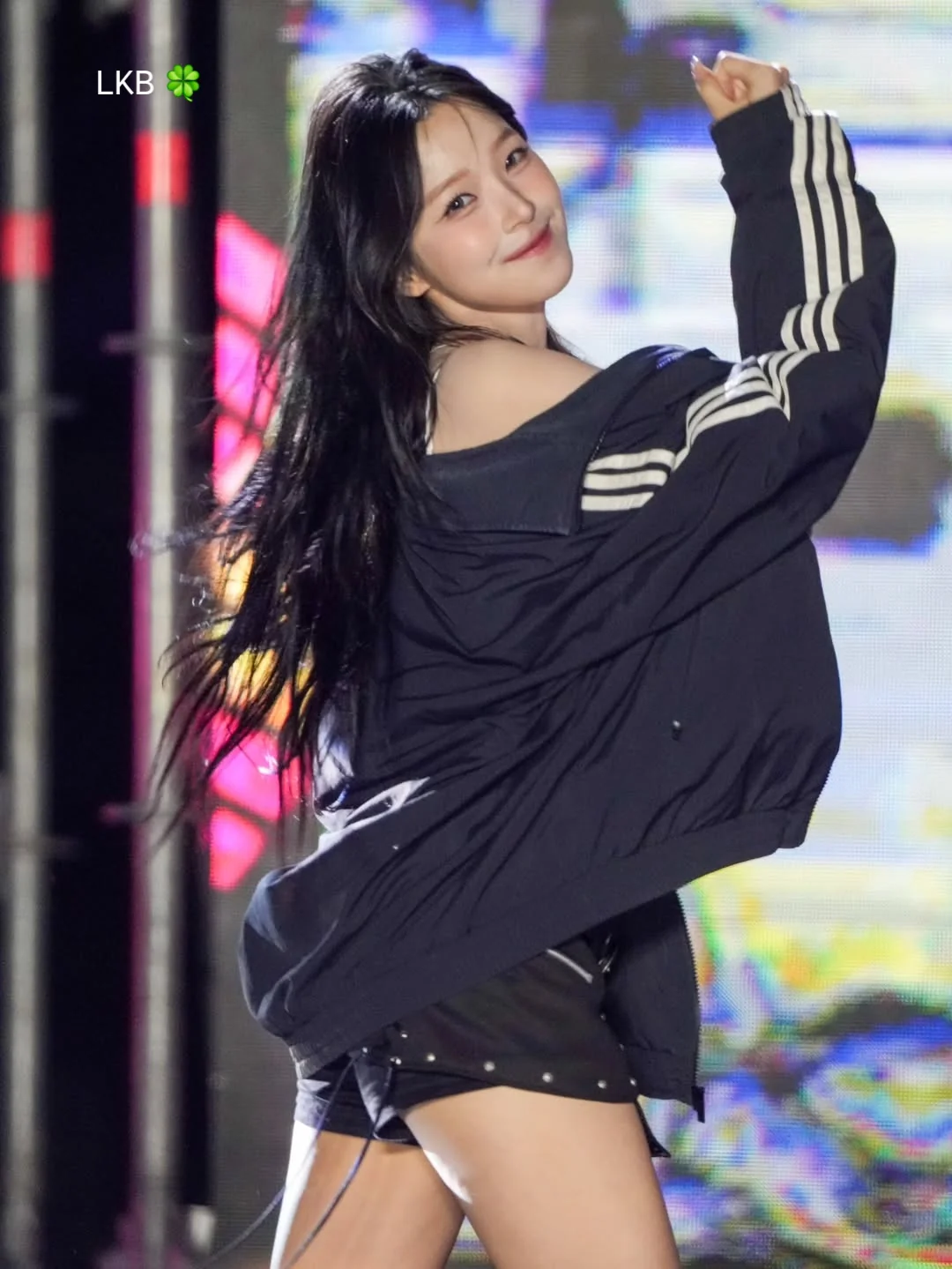 fromis_9 Jiheon picture 1 of 3