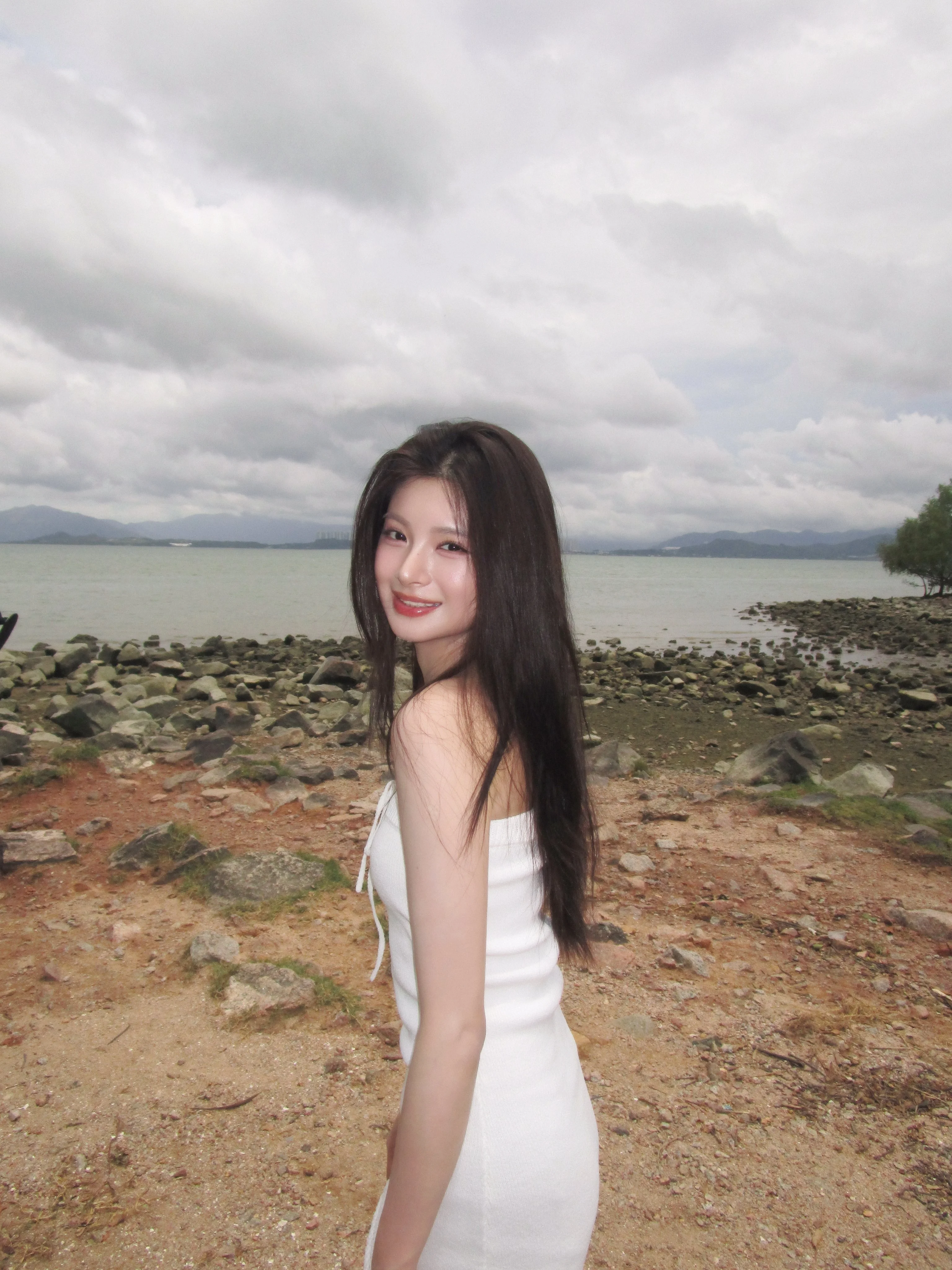 Yiren picture 2 of 5