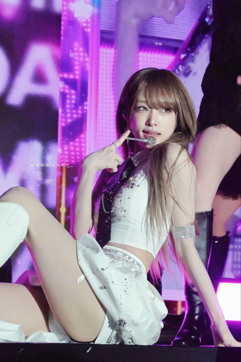 Yena picture 2 of 2