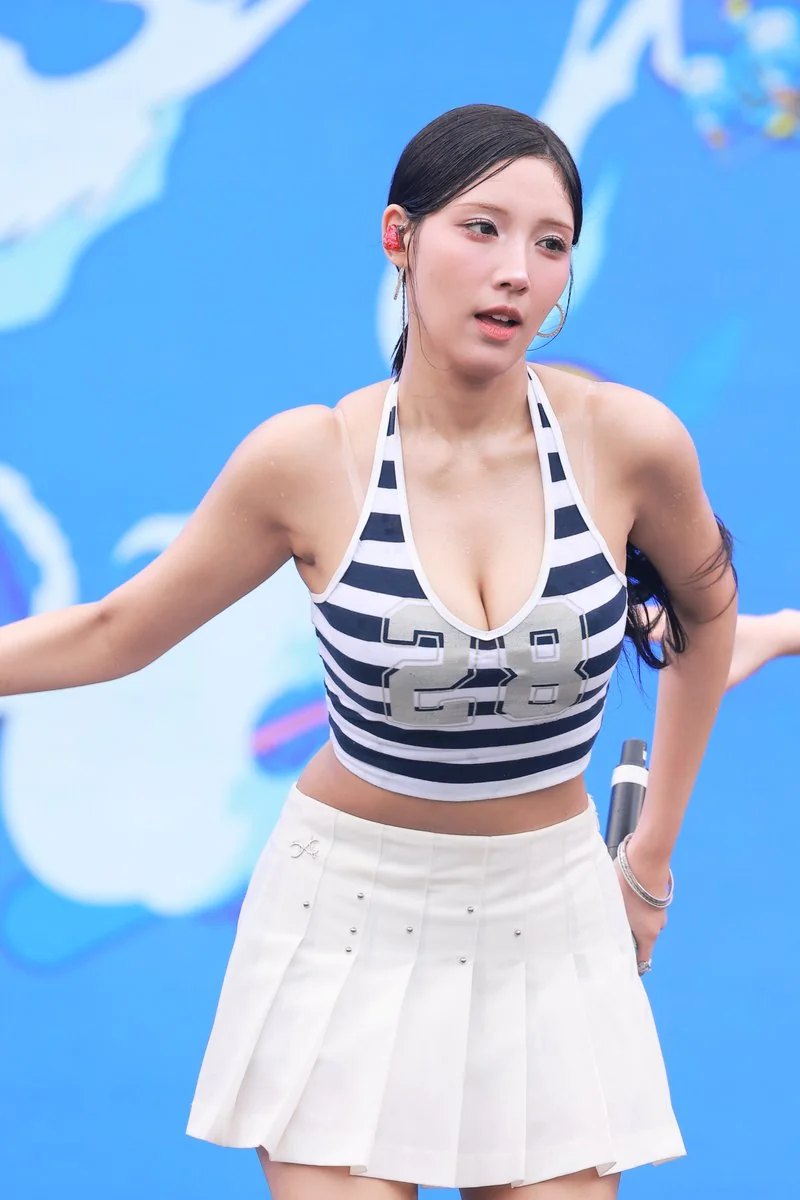 LIGHTSUM Chowon picture 1 of 3